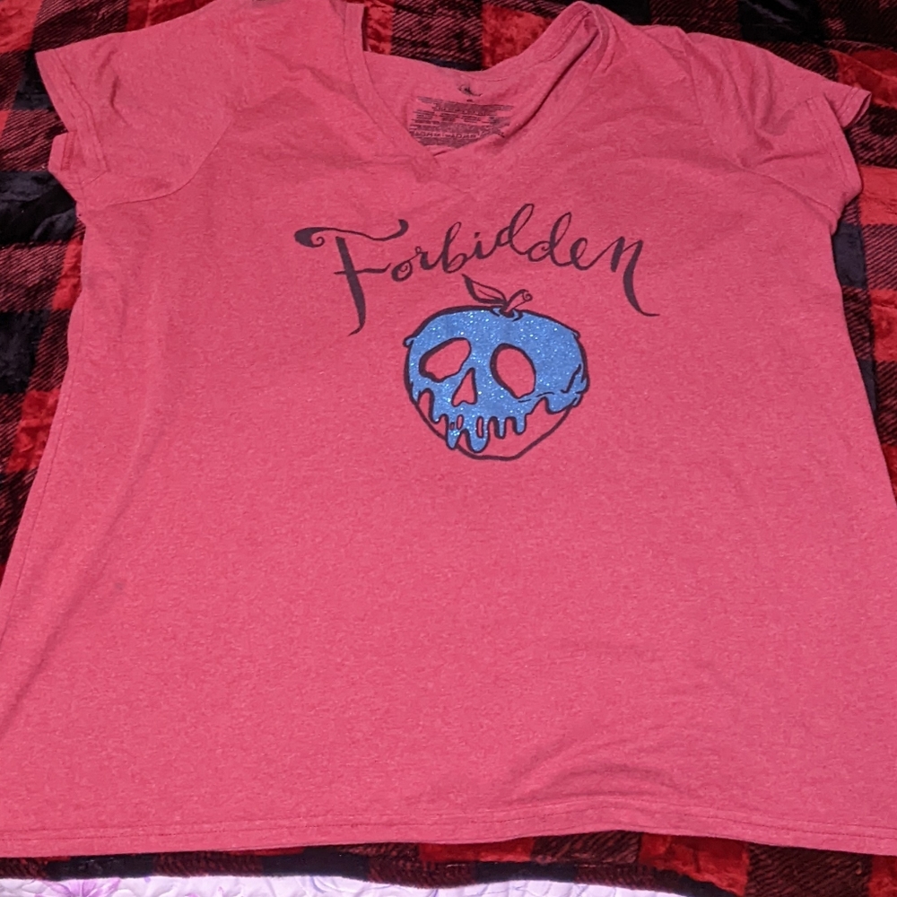 Disney Evil Queen Poison Apple tee. 4X